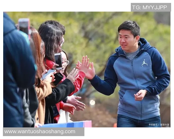 中国明星与足球明星的跨界合作与友谊揭秘 中国明星与足球明星的跨界合作与友谊揭秘