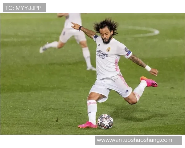 王静独家分享：深入解析足球技巧与战术心得，助你提升球场表现