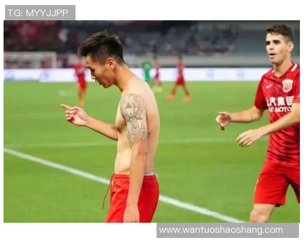 后背纹身的足球明星揭晓他是谁以及背后的故事与意义