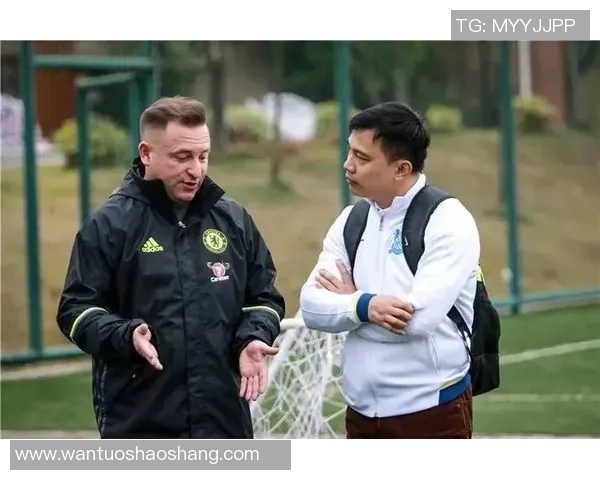 足球明星时尚休闲衬衫精选图片展示让你领略球场外的风采与魅力 足球明星时尚休闲衬衫精选图片展示让你领略球场外的风采与魅力