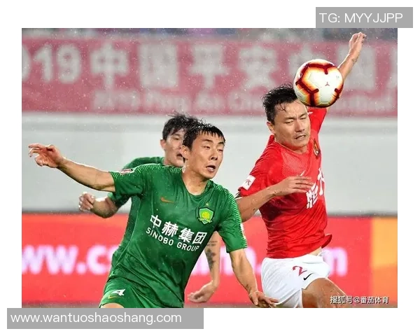 重庆足球队以71分领跑杯赛积分榜展现强劲实力和夺冠希望